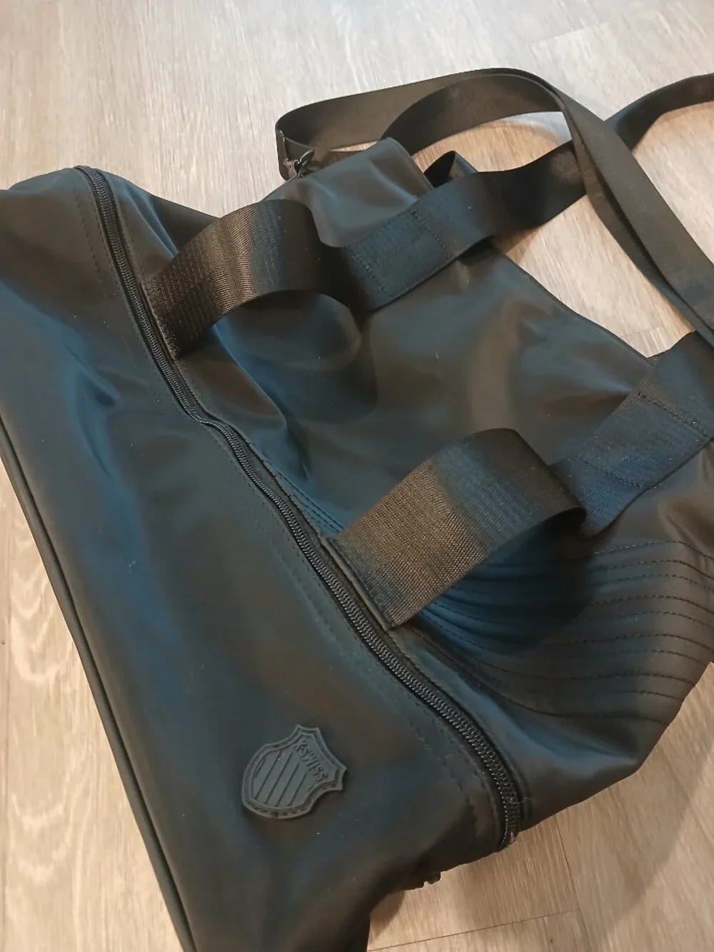 REALLY GREAT SLEEK BLACK KSWISS ZIPPERED TOTE!!!
